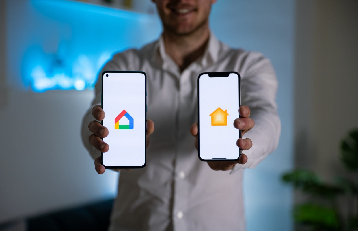 Vergelijking Google Home app versus Apple HomeKit app voor bediening van Skylux platdakraam